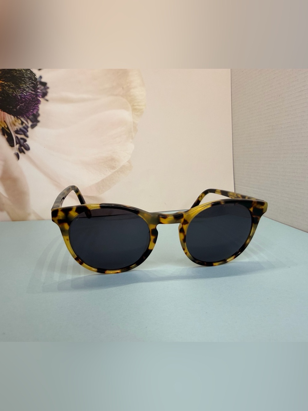FINLAY Percy Light Tortoise in preowned condition, no scratches.